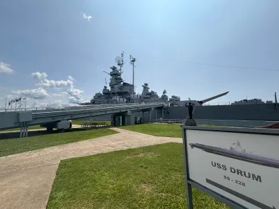 She's much bigger than she looks in this picture... big enough you can get lost inside if you're not paying attention to the arrows